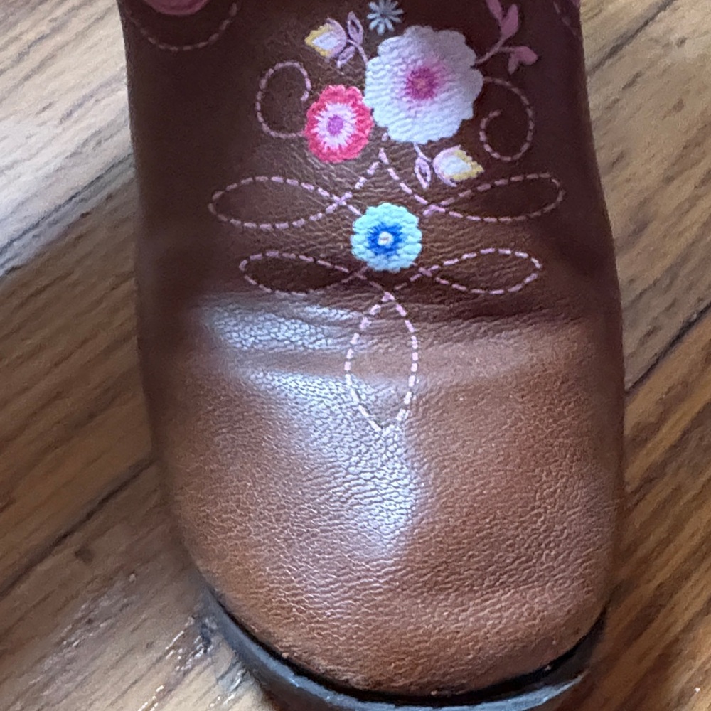 Spirit by Dreamworks Adorable Brown Cowboy Boots - Picture 3 of 4
